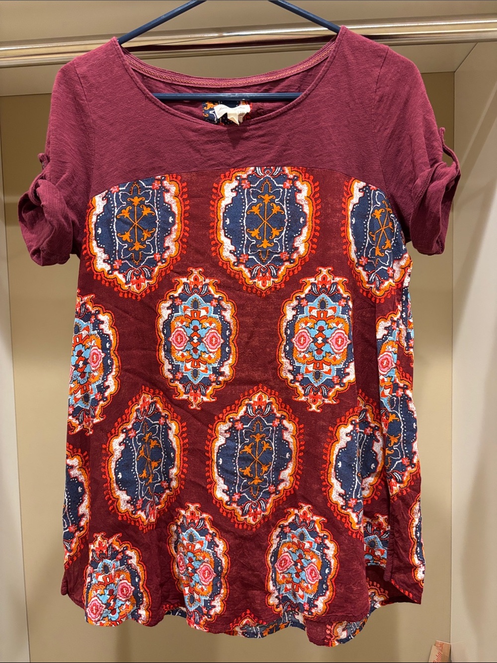 Anthropologie Meadow Rue Women's Maroon Patterned Short Sleeve Top